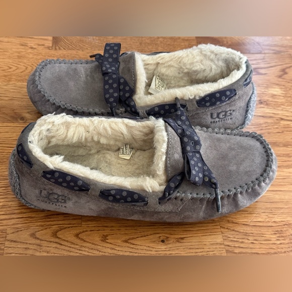 UGG Dakota 78 Moccasins Shearling Gray Suede Navy Blue Polk a Dot Ribbon Size 7 - Picture 6 of 13